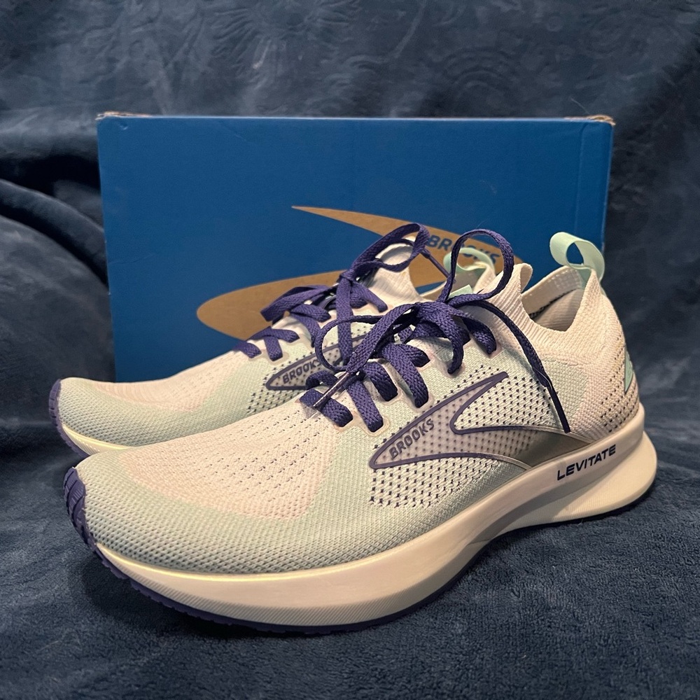 Brooks Women's Sneakers - Levitate Stealthfit 5